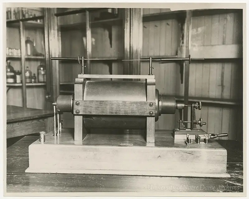 A vintage photo of a Spark-gap transmitter used in Green's testing.