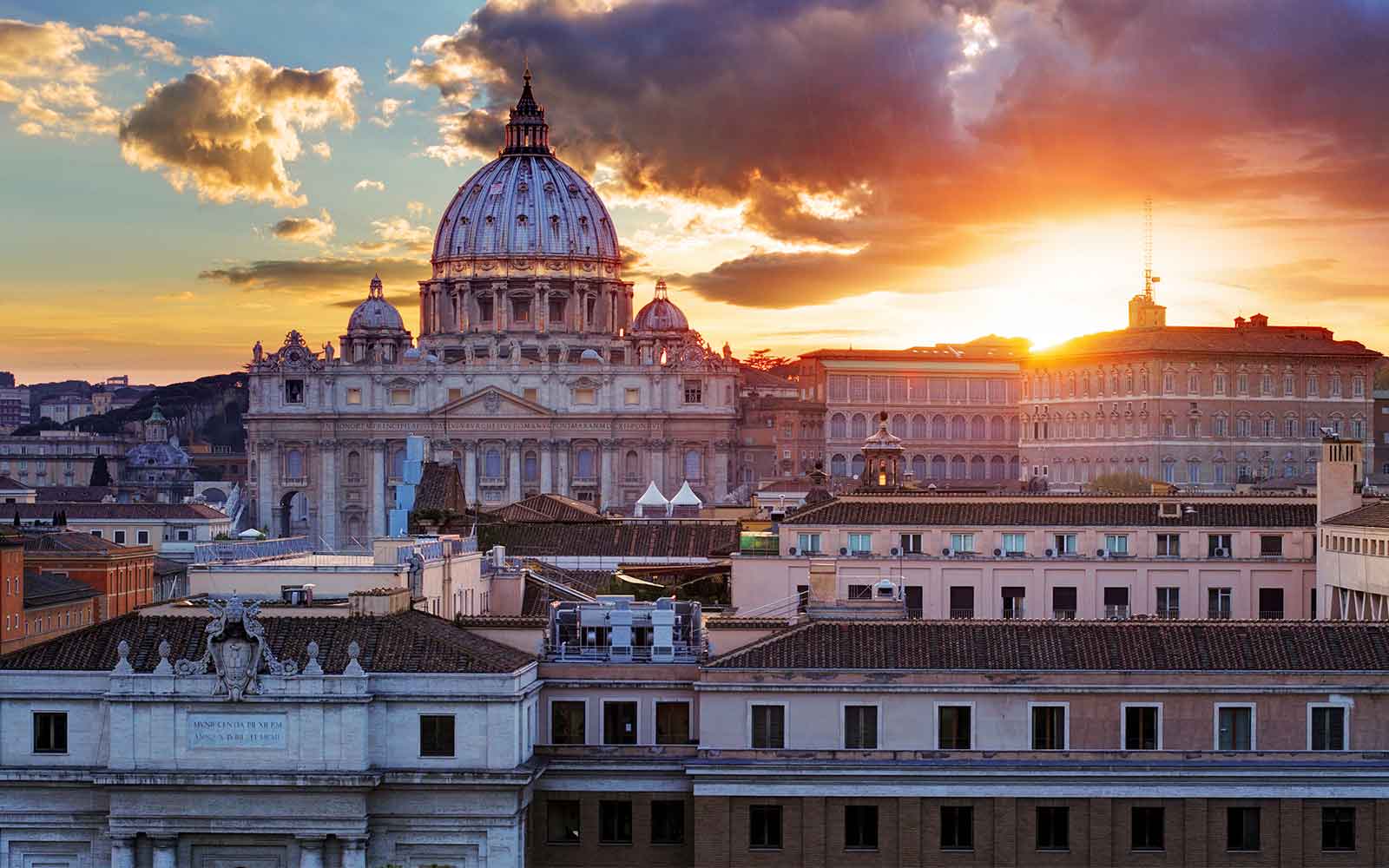 7.2 The Belvedere Court of the Vatican Palace – subratachak